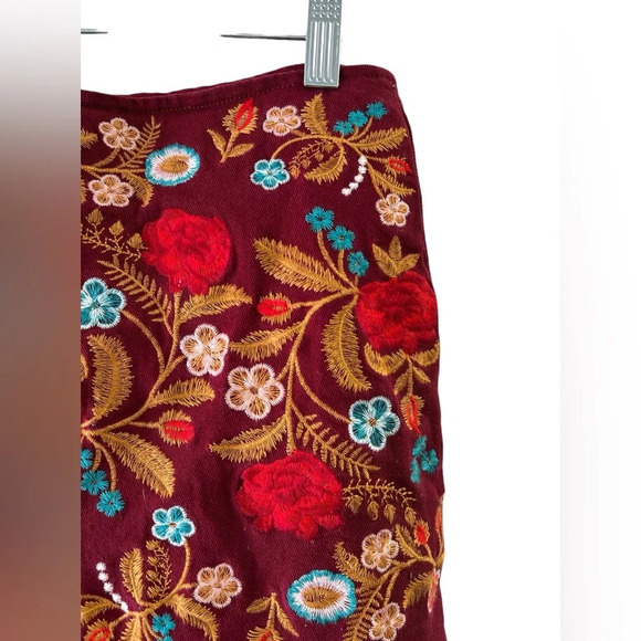 Red embroiderers floral mini skirt - Picture 2 of 4